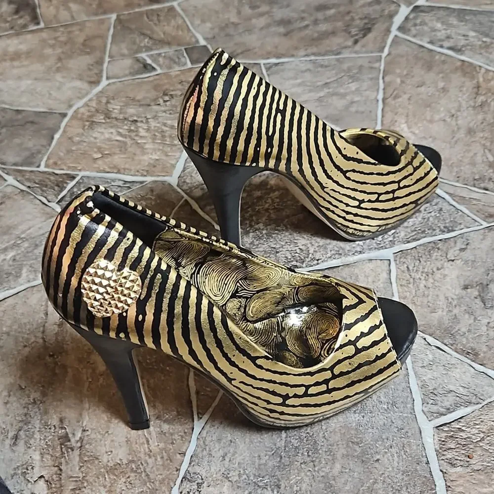 New in Box Iron Fist Ladies Hands Off Peeptoe Platform Gold Heels Sz 5